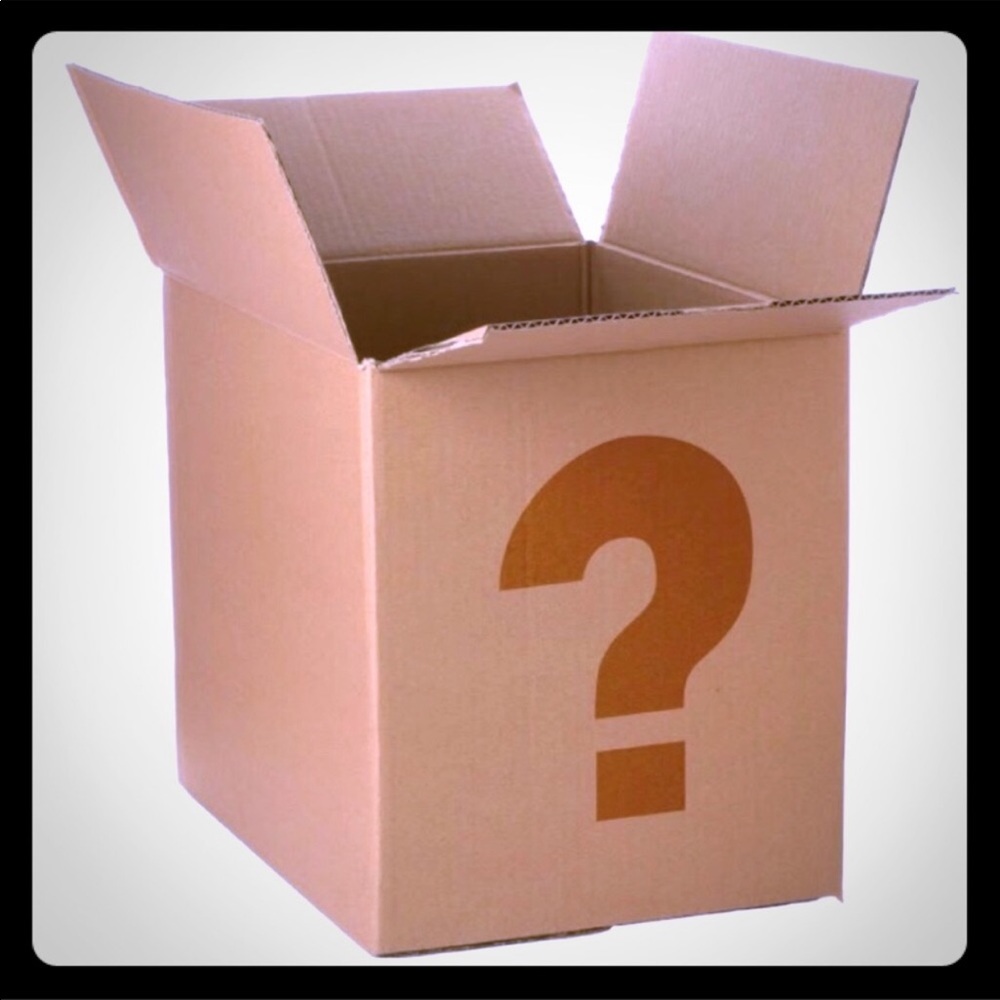 Huge box full of name brand men’s clothes over 10